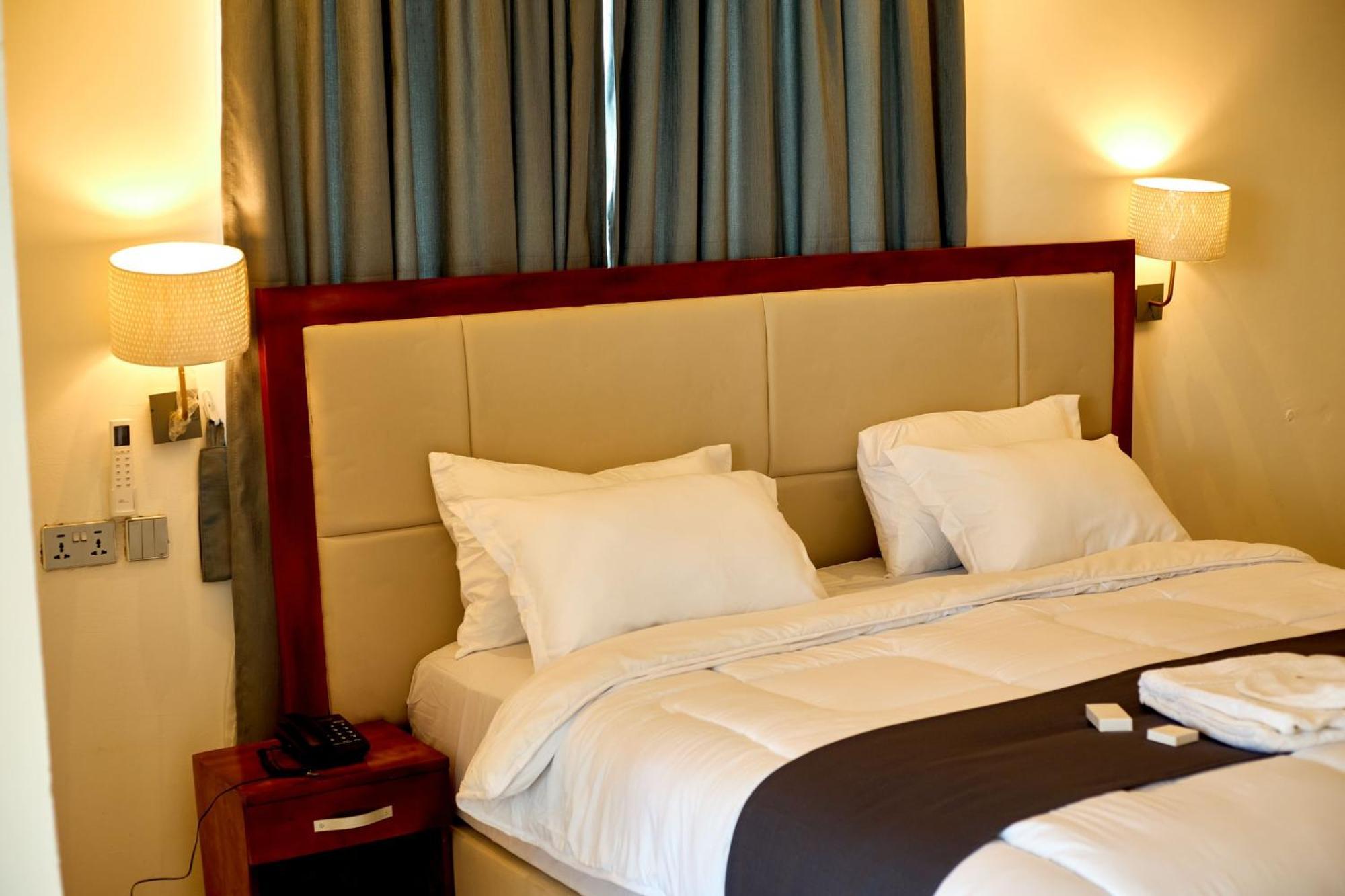 Aiden Homes And Apartments Hotel コフォリドゥア エクステリア 写真
