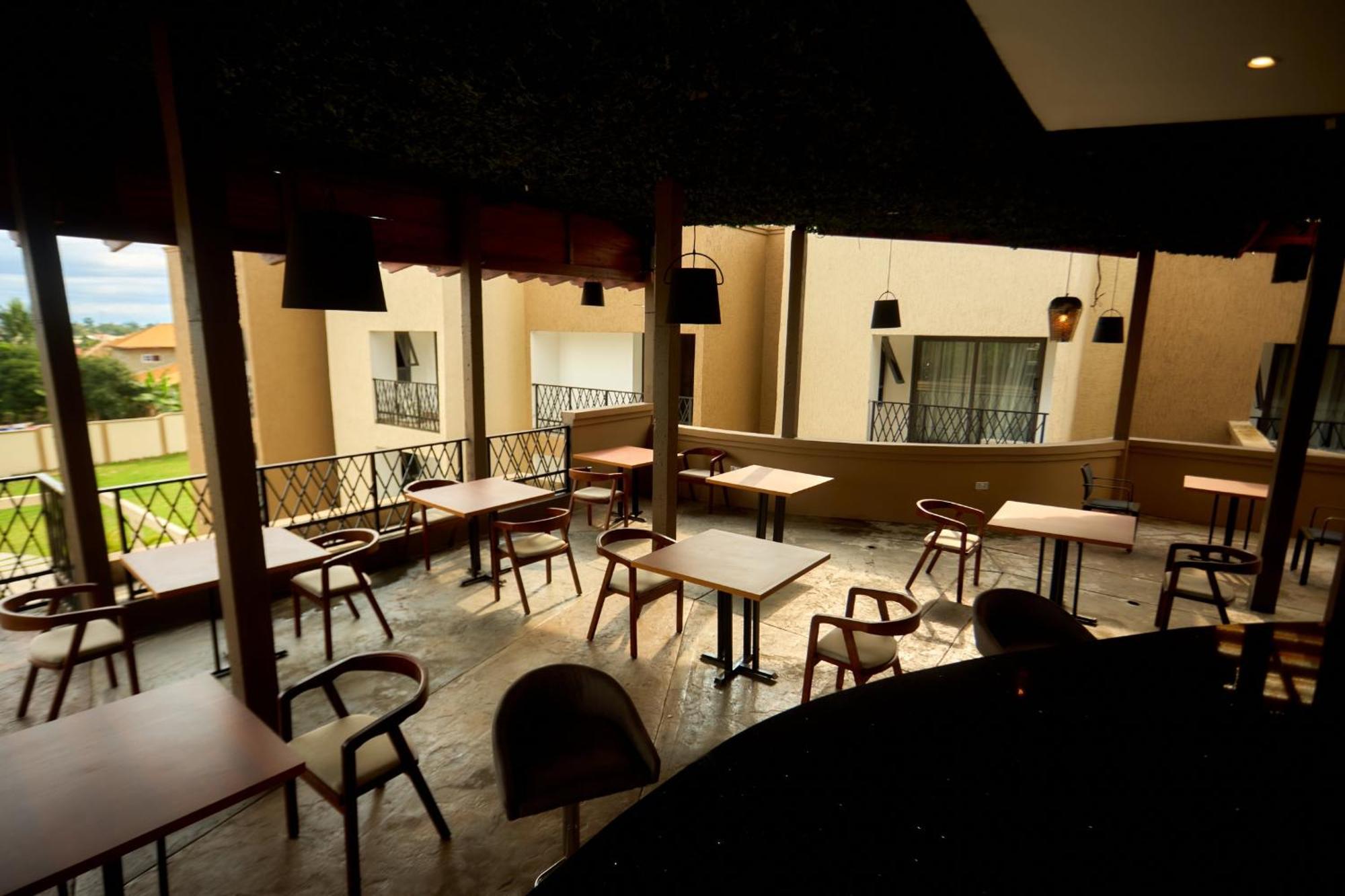 Aiden Homes And Apartments Hotel コフォリドゥア エクステリア 写真