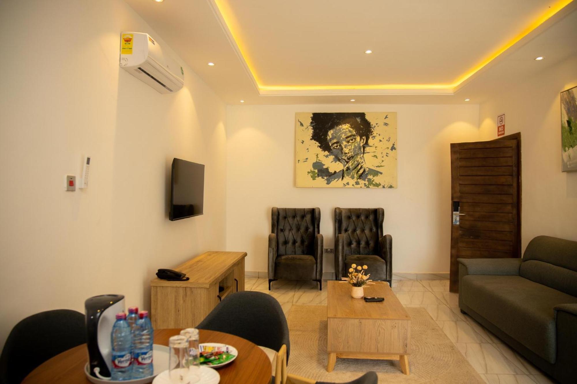 Aiden Homes And Apartments Hotel コフォリドゥア エクステリア 写真