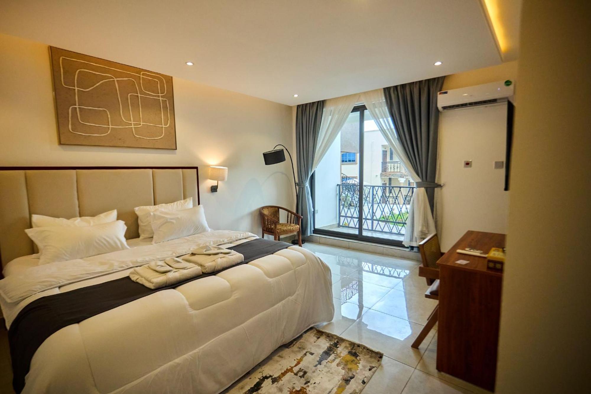 Aiden Homes And Apartments Hotel コフォリドゥア エクステリア 写真