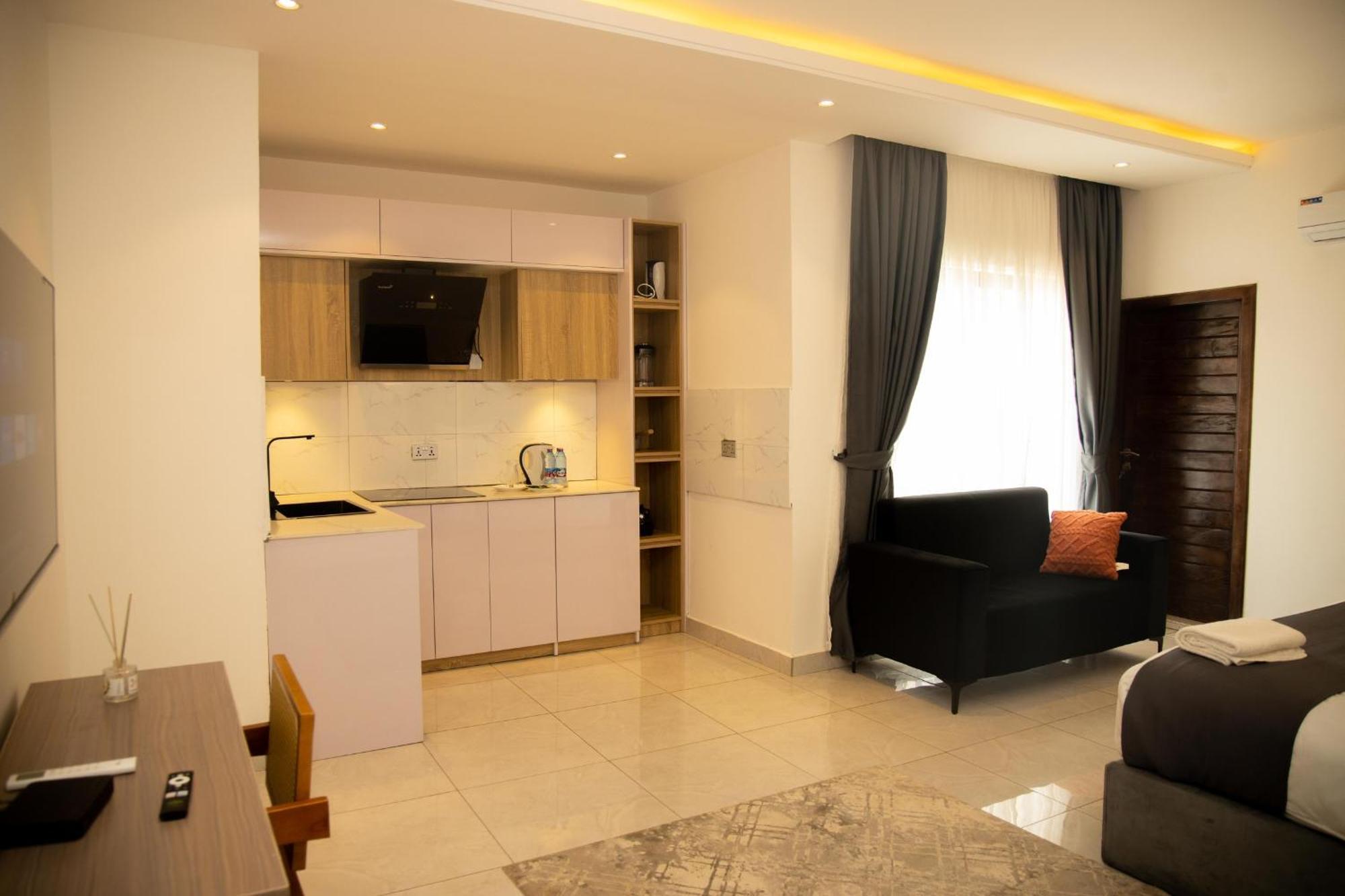 Aiden Homes And Apartments Hotel コフォリドゥア エクステリア 写真