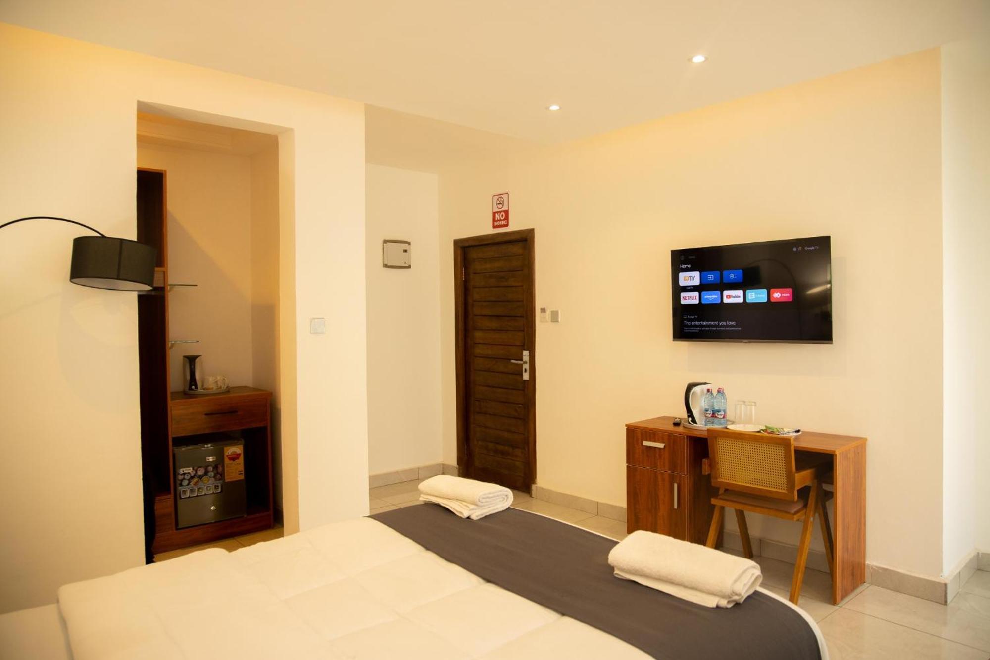 Aiden Homes And Apartments Hotel コフォリドゥア エクステリア 写真