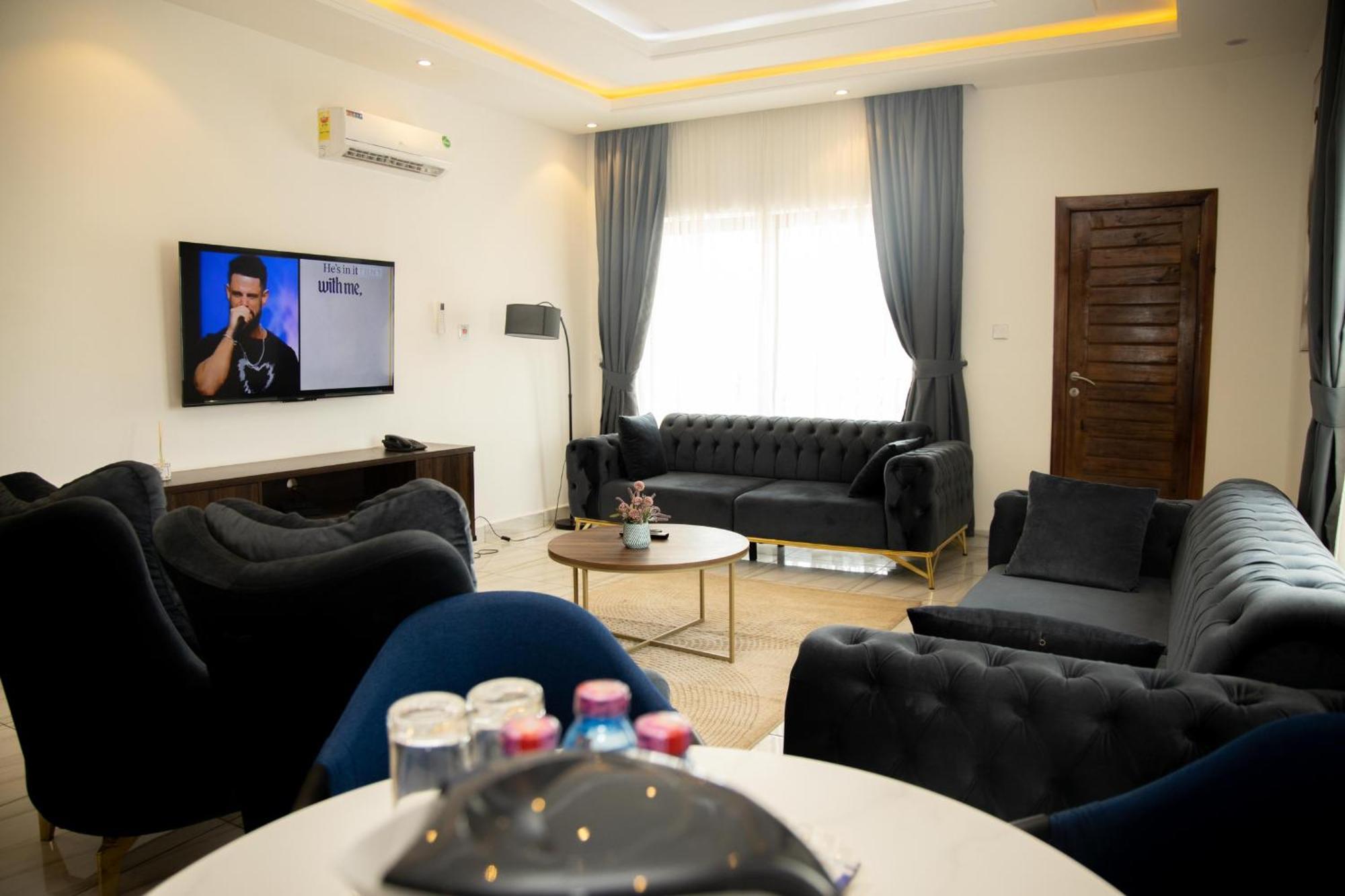 Aiden Homes And Apartments Hotel コフォリドゥア エクステリア 写真
